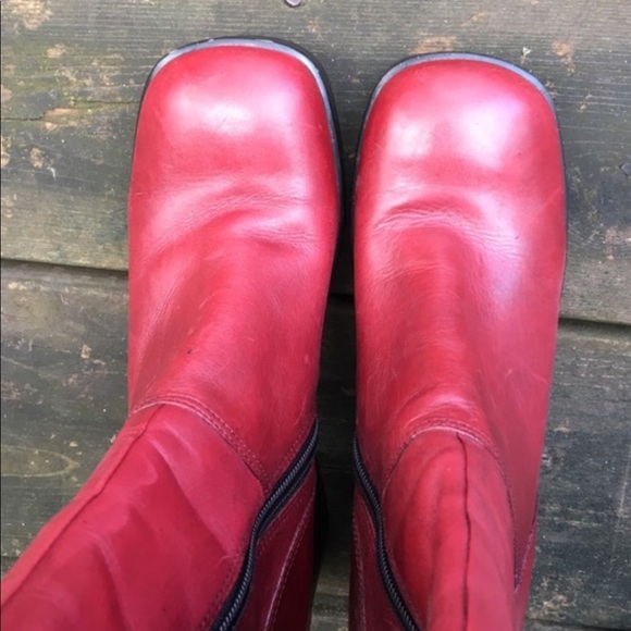 "Connie, Too" Red Leather Calf-high Vintage Boots - Picture 4 of 4